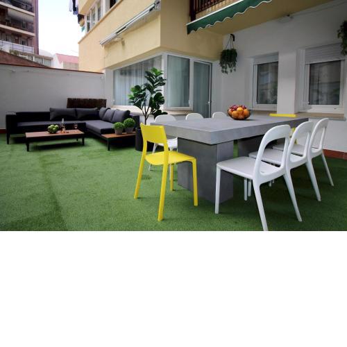 En plaza España, totalmente nuevo, equipado y con una fantástica terraza