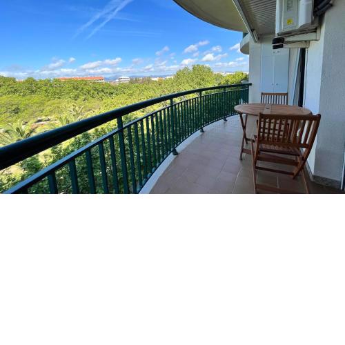 en plena zona del puerto, dispone de piscina y parking 156B - INMO22