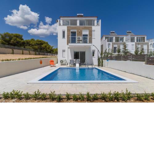 Enchanted Sunlit Villa Retreat 1