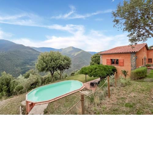Endearing Holiday Home in Montseny with Swimming Pool