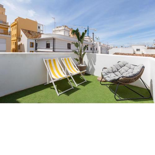 Enjoy Estepona at our Fully equipped 2BR Town House, Beach- 1MIN