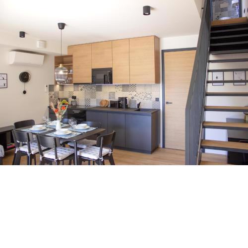 Enjoy Harrachov - Atraktivní klimatizovaný apartmán 14 v centru Harrachova se saunou, wallboxem EV a jedinečným výhledem na Čertovu horu se skokanskými můstky