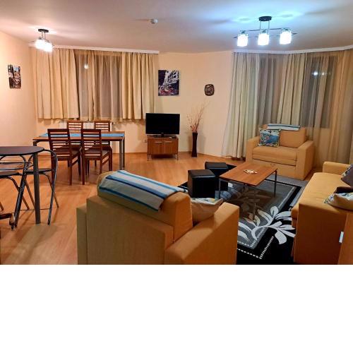 Enjoy Studio and Lovely Apartment Villa Park