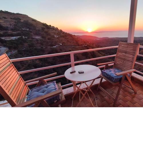 Enjoy sunset from a wonderful traditional studio