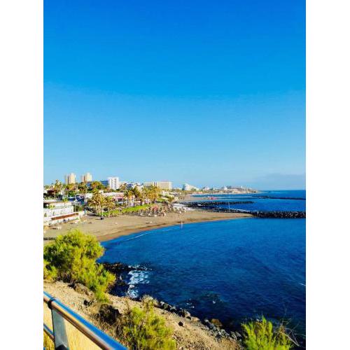 Enjoy the sea and pool in Playa de las Americas