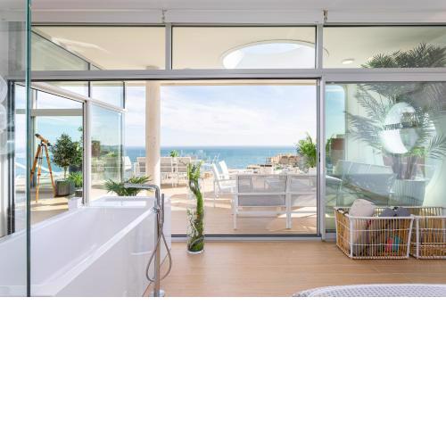 Ensuite Deluxe Jacuzzi & Parking Privado