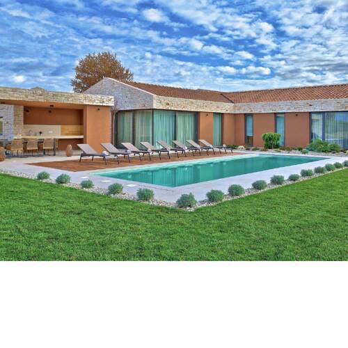 Enticing Holiday Home in Brtonigla with Jacuzzi