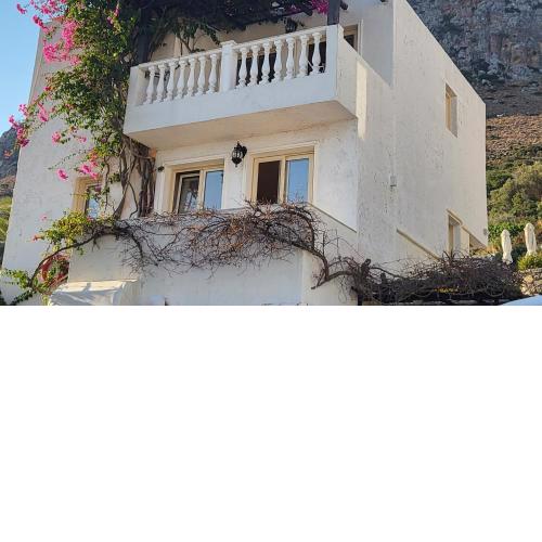Entire Villa full View 3 bedrooms 3 bathrooms 3 kitchens
