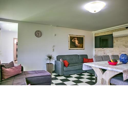 Ermis house