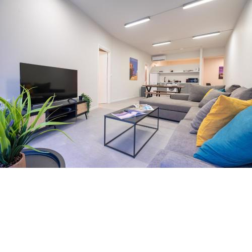 Ermou street 2 bedrooms 6 persons apartment by MPS