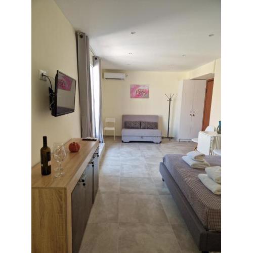 Ermou studio apartment