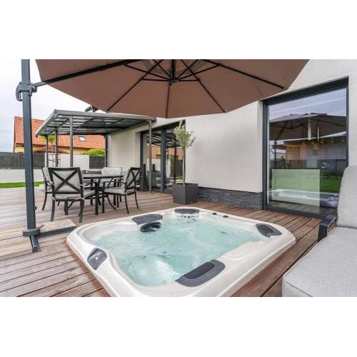 ESCAPE THE ORDINARY (Sauna & Jacuzzi)