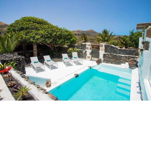 Eslanzarote Testeyna House, Heated Pool, Super wifi, Sat tv, View to the volcanoes
