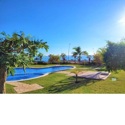 Espacioso apartamento con preciosos jardines y BBQ