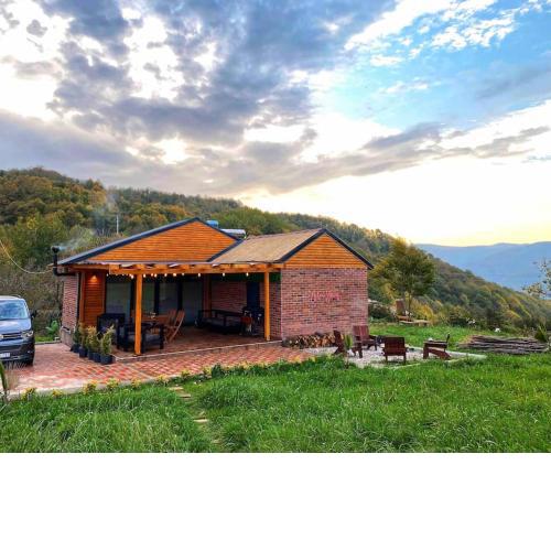 eşsiz doğa manzarasında jakuzi keyfi sunan dağ evi