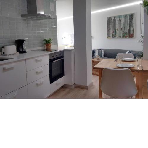 Estudio 2 PAX 140 m playa Caneliñas, (403)