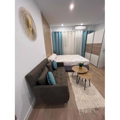 Estudio bajo con piscina
