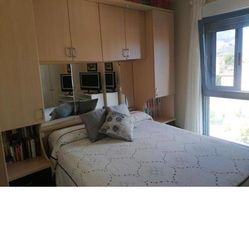Estudio con cocina-comedor independiente