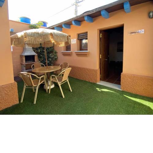 Estudio con jardincito privado barbacoa y piscina compartida para parejas