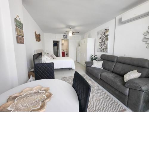 Estudio en Urbanización naturista con piscina junto al mar