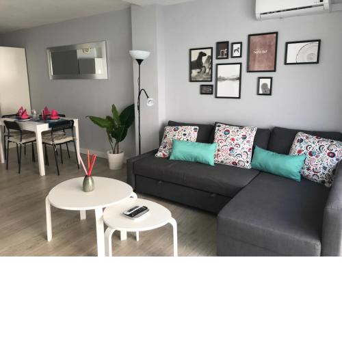 Estudio moderno con jardín privado