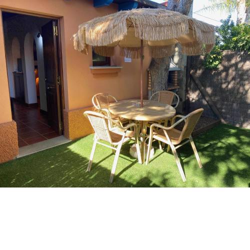 Estudio para pareja con jardincito privado barbacoa con piscina compartida