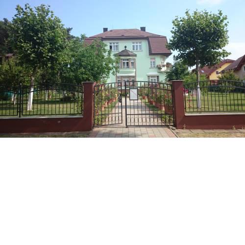 Éva Villa