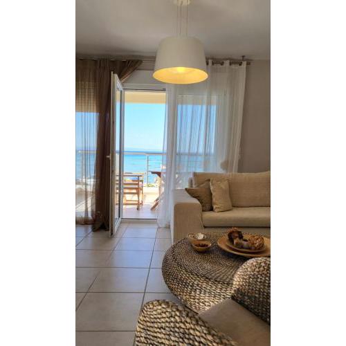 Evita Maisonette, Elegant Beachfront apt, Polychrono