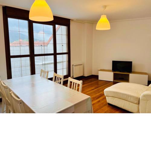 Excelente apartamento con garaje y piscina