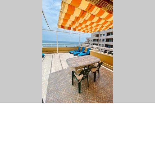 Excepcional apartamento Frontal, 1a línea de playa, MarinaDor