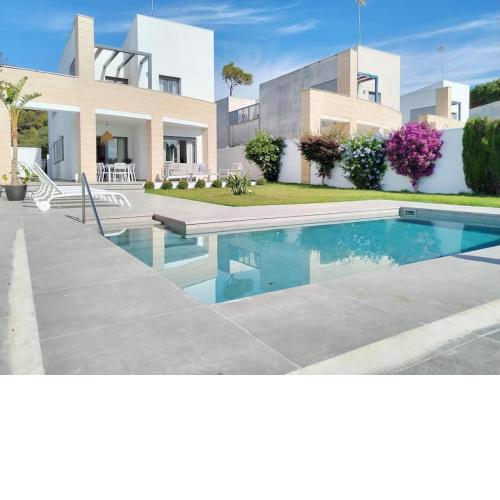 Exclusiva Villa Lujo con piscina privada by Chiclana Dreams