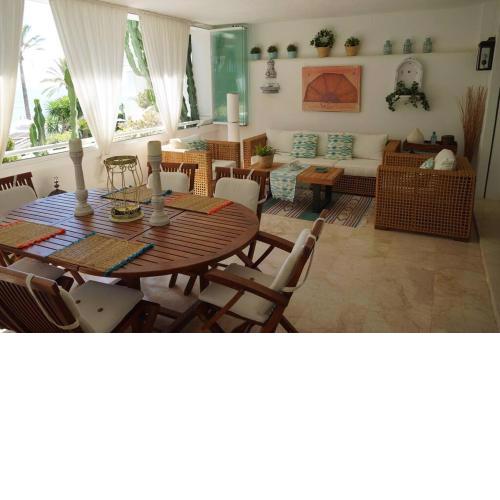 Exclusive 2B2B apartment with pool in Puerto Banus
