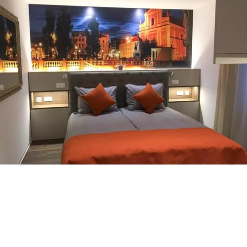 ★ Exclusive Central Apartment ★ FREE Garage ★
