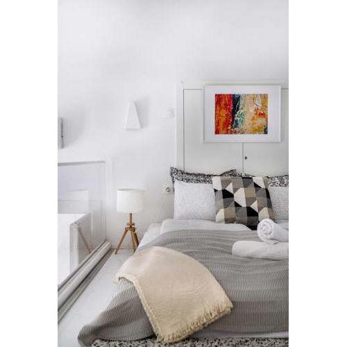 Exclusive Downtown Bella Home *****