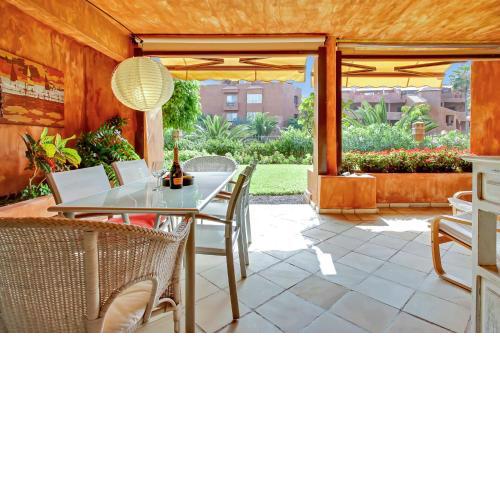 EXCLUSIVE HOLIDAYS, Elegant Complex, 2 Pools