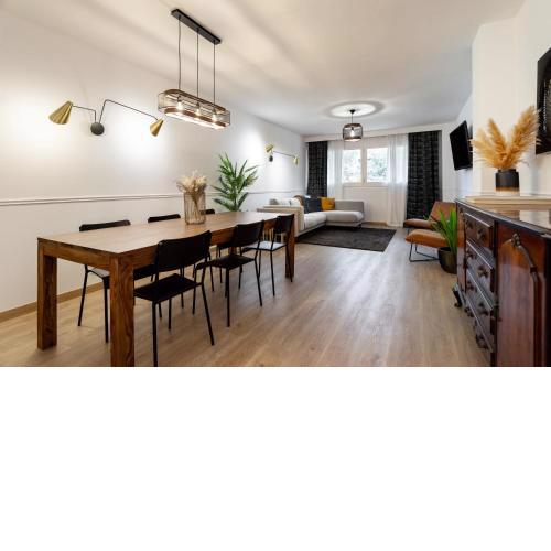 Exclusive Huge 4 Double Bedroom City Center