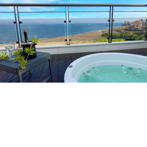 Exclusive luxury frontline beach penthouse Casares del mar - Estepona