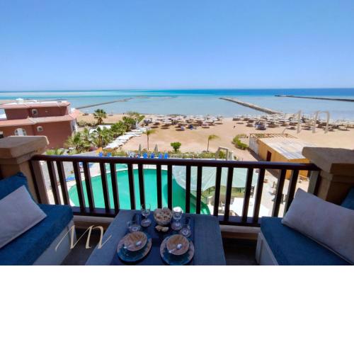 Exclusive Sea View Suite & Charming Apartment with Beach and Pools
