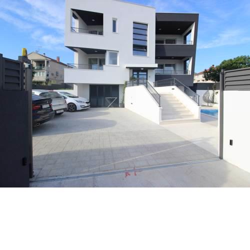 Exclusive Villa with heated pool, roofed terrace with jaccuzi,,300m from the sea