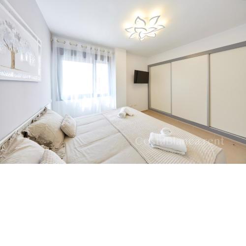 Executive 2 Bedroom Luxury Suite by the Beach With King-Size Bed