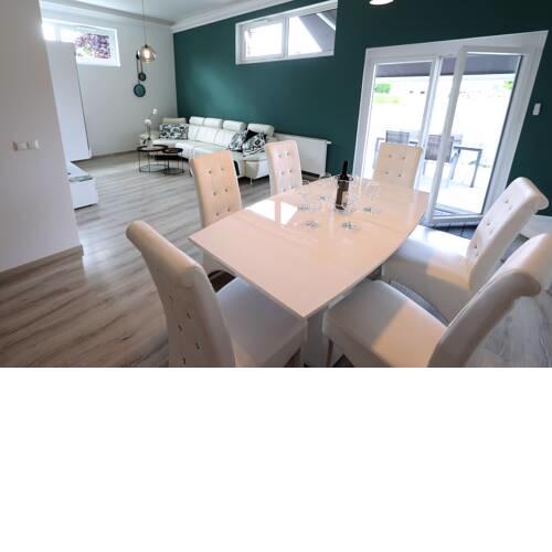 Exklusive FW mit 3 SZ und großer Terrasse