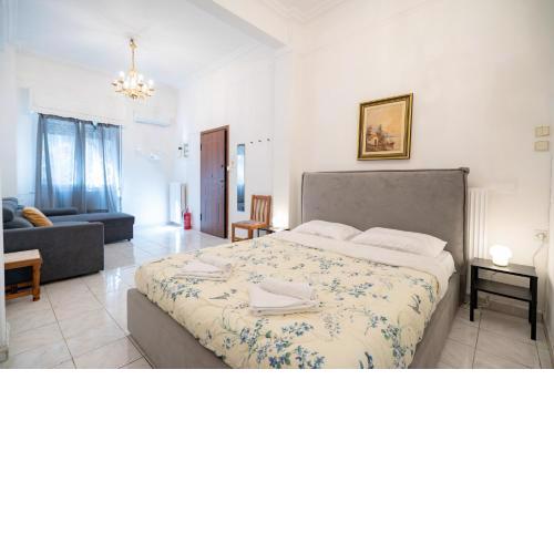 Explore Athens from a Vibrant Neighbourhood Apt
