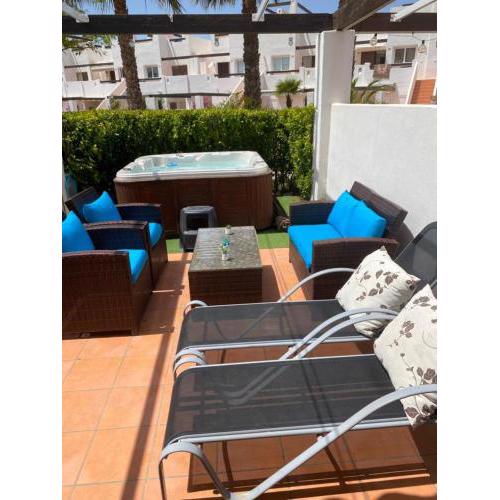 Exquisite 3 Bed Apartment with private Jacuzzi