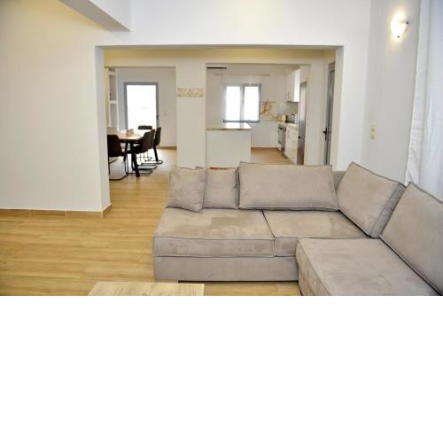 Exquisite 4-Bedroom Prestige Apartment