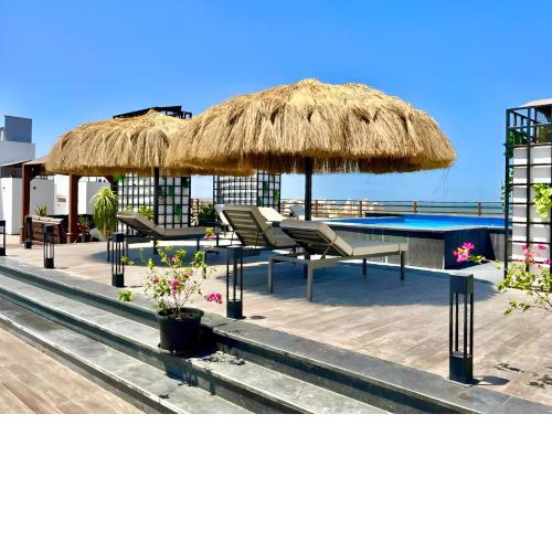 Exquisite Bali Theme Resort AC Balconys 4 Pools WIFI Included