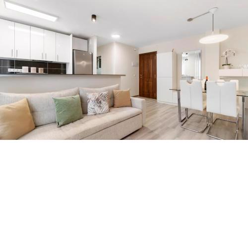 Exquisite coastal vista Apartment, with balcony