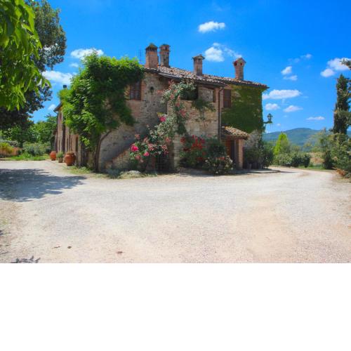 Exquisite Villa in San Venanzo with Private Pool
