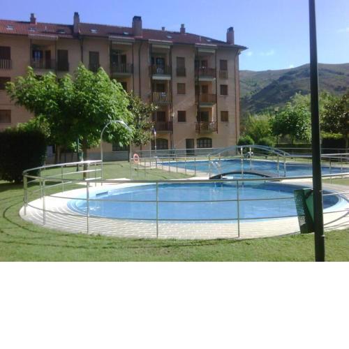 Ezcaray. Con piscina y junto al rio