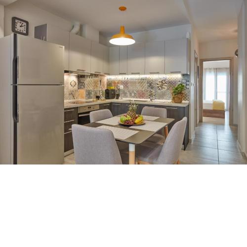 F & B Collection - Flat for 4