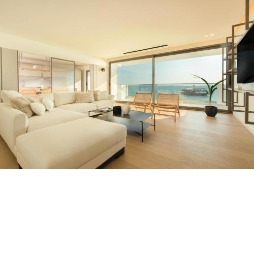 F & B Collection - Luxury Seafront 2 Bedroom Apartment